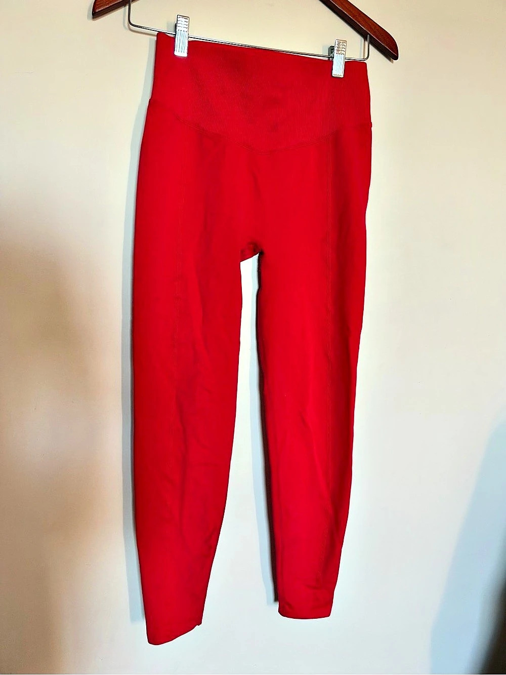 PINK Victoria’s Secret Red Seamless High-Rise Leggings – Size M